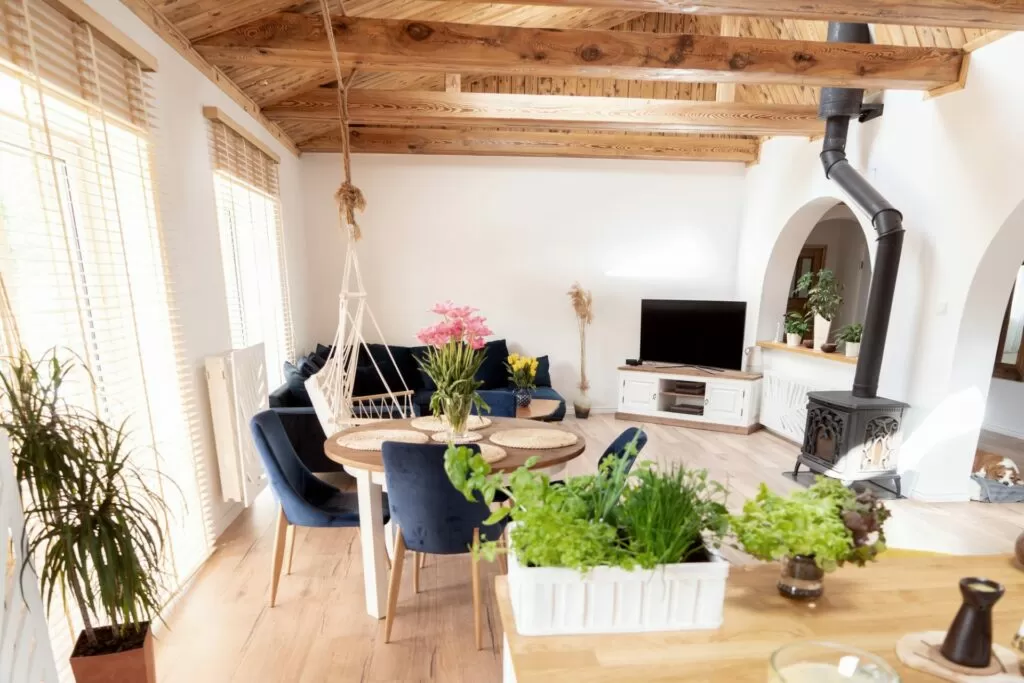 decoração de sala de TV ao estilo escandinavo
